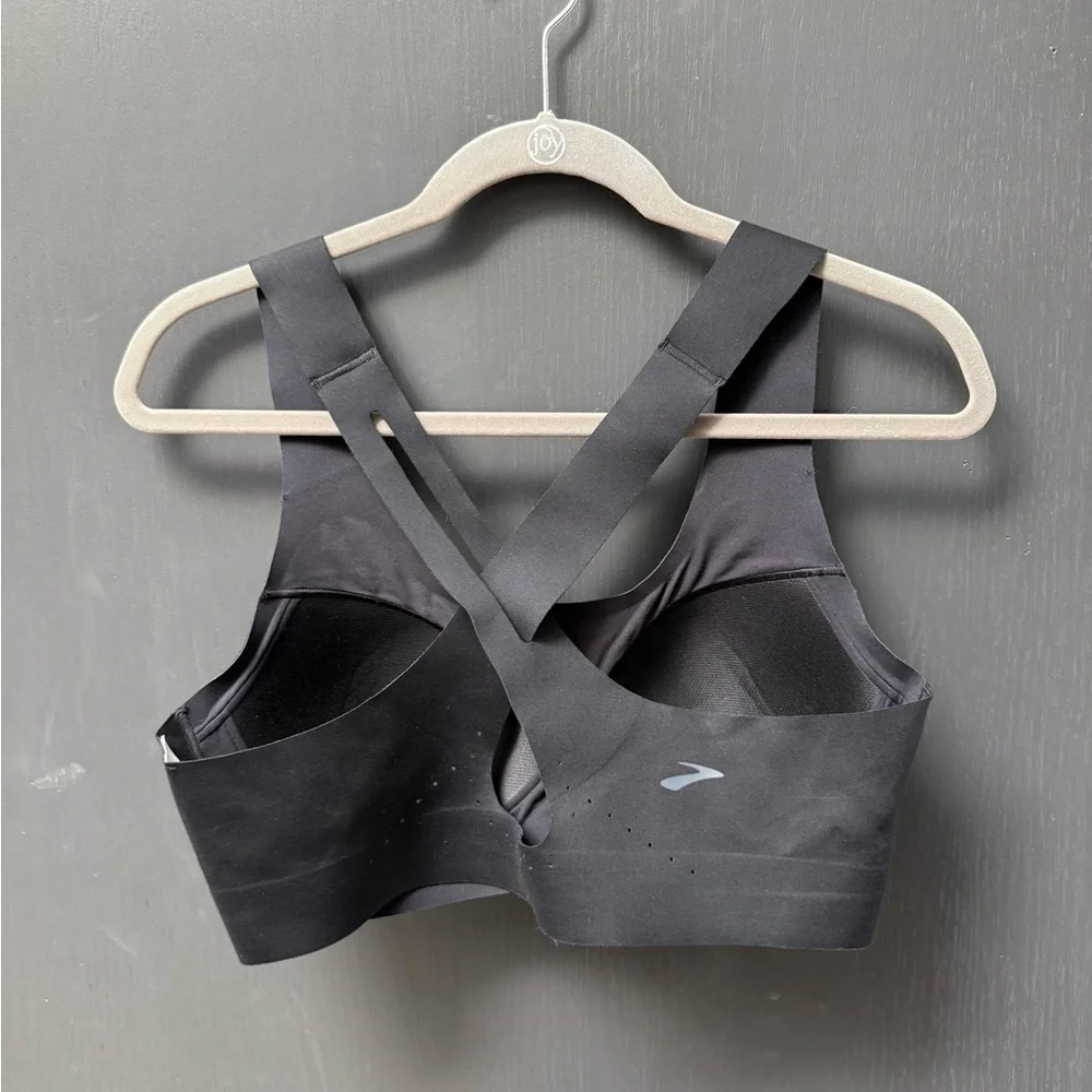 Brooks Black Woman’s Sports Bra Size 38 A/B - Picture 2 of 4